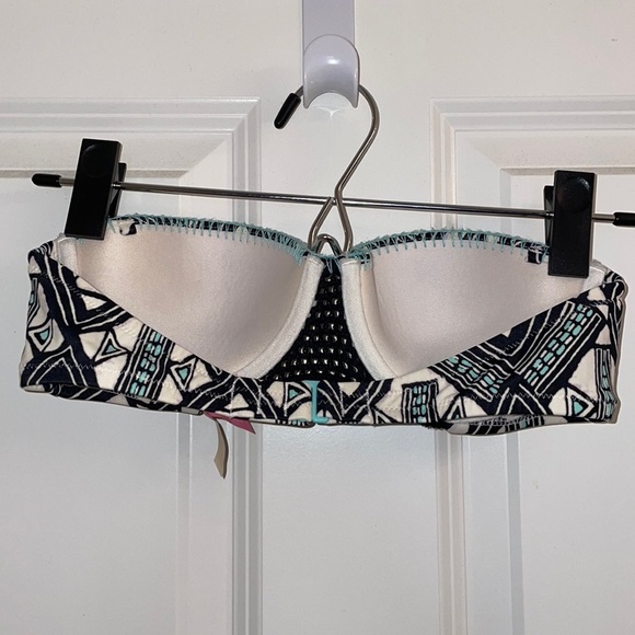 VICTORIA’S SECRET Strapless bikini swim top with mesh and clip in back. Size 34B - Picture 9 of 10